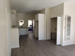 315 Hillside Ct in Vista, CA - Building Photo - Building Photo