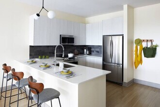 1050 Howell Mill Rd NW in Atlanta, GA - Building Photo - Building Photo