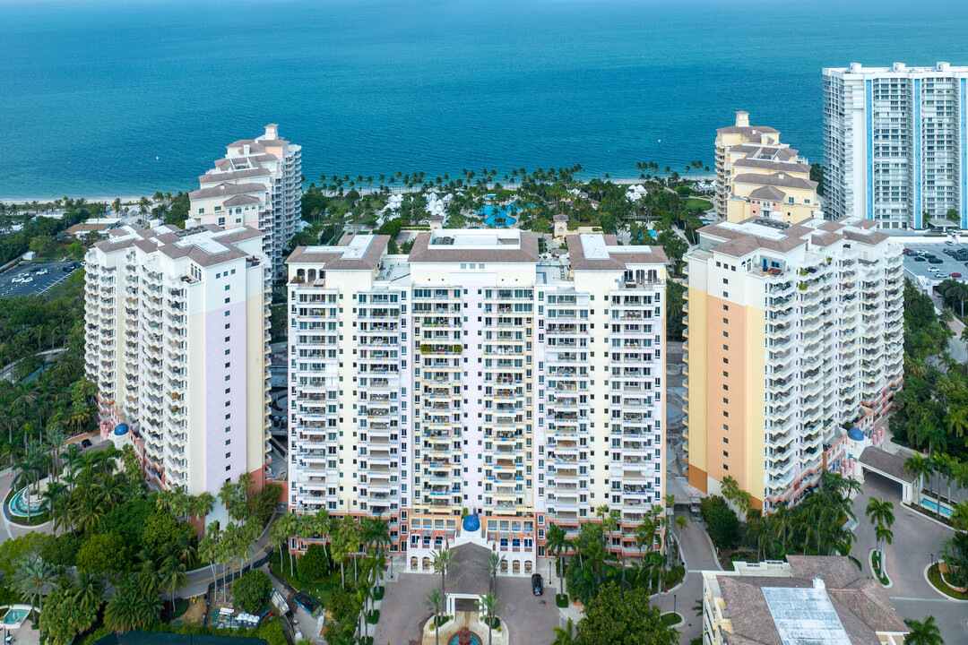 Club Tower II in Key Biscayne, FL - Foto de edificio