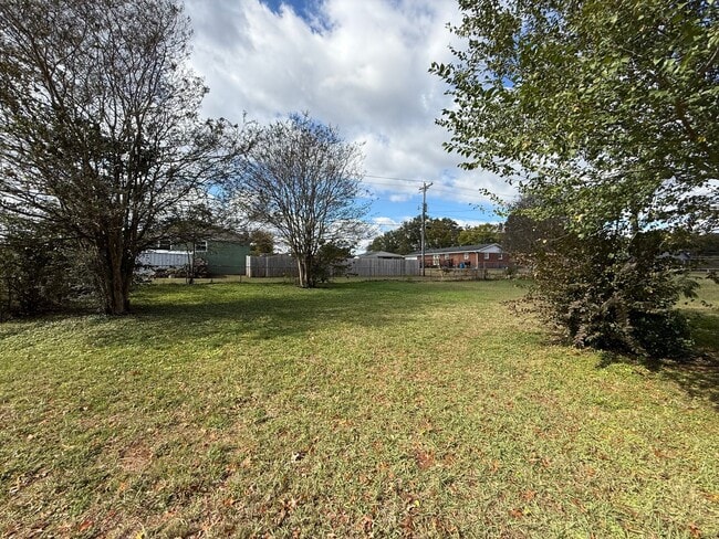 302 Glendale Ave in Muscle Shoals, AL - Building Photo - Building Photo