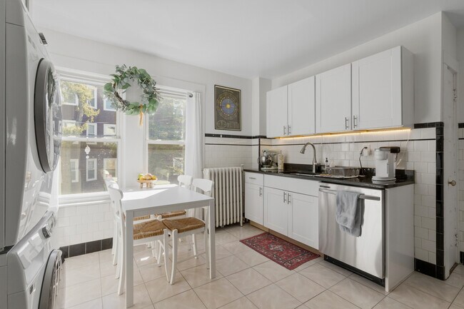 95 Beacon St, Unit 3 in Somerville, MA - Building Photo - Building Photo