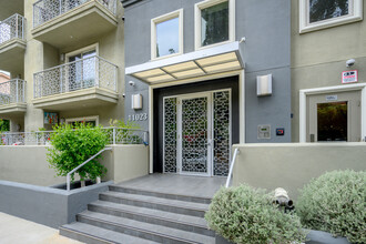 11023 Fruitland Dr, Unit 201 in Studio City, CA - Building Photo - Building Photo