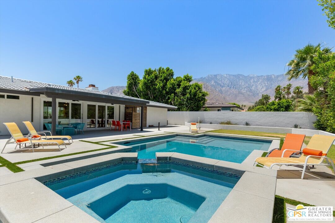 522 W Santa Catalina Rd in Palm Springs, CA - Building Photo