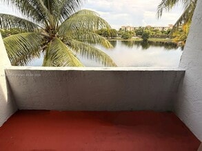 9357 Fontainebleau Blvd in Miami, FL - Building Photo - Building Photo