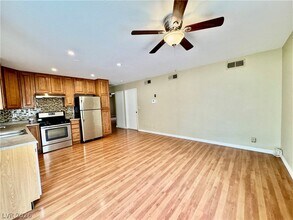 4245 Newhaven Dr in Las Vegas, NV - Building Photo - Building Photo