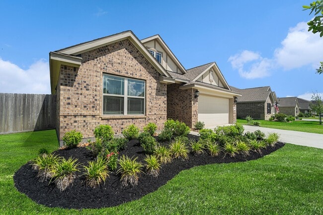 15207 Lakewood Ave in Mont Belvieu, TX - Building Photo - Building Photo