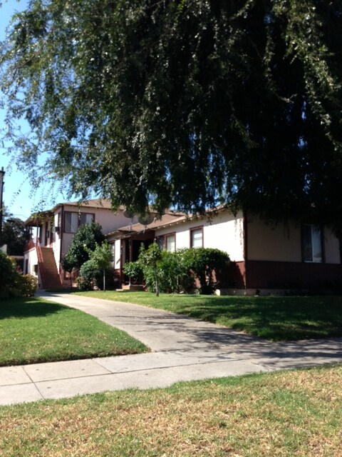 12036 Magnolia Blvd in Valley Village, CA - Building Photo