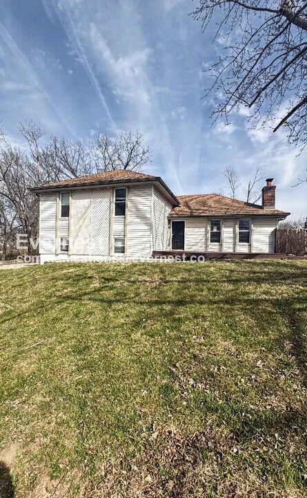 6121 N Baltimore Ave in Gladstone, MO - Building Photo