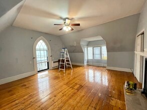 139 Hillside St, Unit A in Boston, MA - Foto de edificio - Building Photo