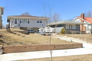 26 15th Ave N in Hopkins, MN - Building Photo