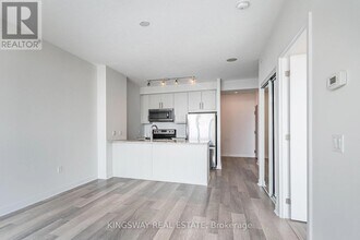 3975 Grand Park Dr in Mississauga, ON - Building Photo - Building Photo