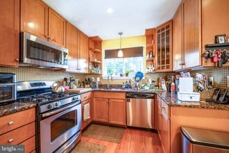 4173 S Four Mile Run Dr in Arlington, VA - Building Photo - Building Photo