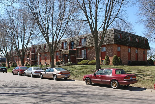 Four Seasons Apartments - DUPLICATE in Faribault, MN - Building Photo - Building Photo