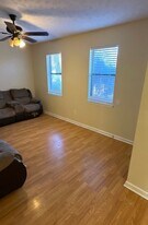 106 Oak Park Ct in Athens, GA - Building Photo