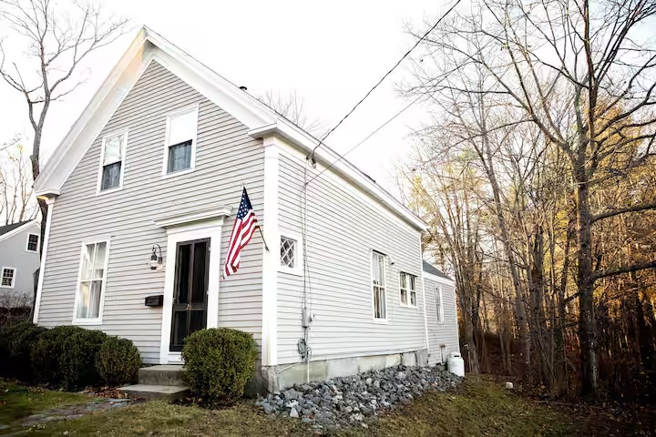 28 Bridge St in Yarmouth, ME - Building Photo