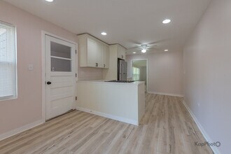 2029 S Canalport Ave in Chicago, IL - Building Photo - Building Photo