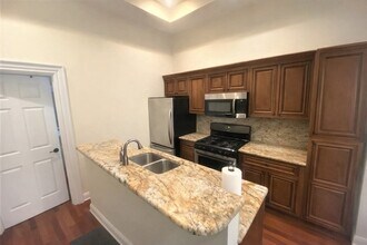 21 Worthington St, Unit 2 in Boston, MA - Foto de edificio - Building Photo