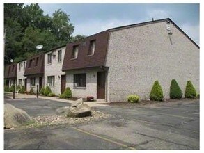 Kellywood Manor in New Kensington, PA - Building Photo - Building Photo