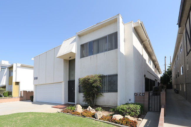 1910 Corinth Ave in Los Angeles, CA - Building Photo - Building Photo