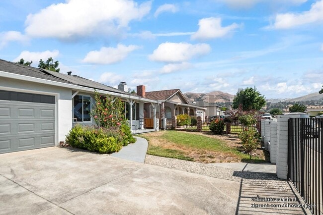 3369 Pepper Tree Ln in San Jose, CA - Building Photo - Building Photo