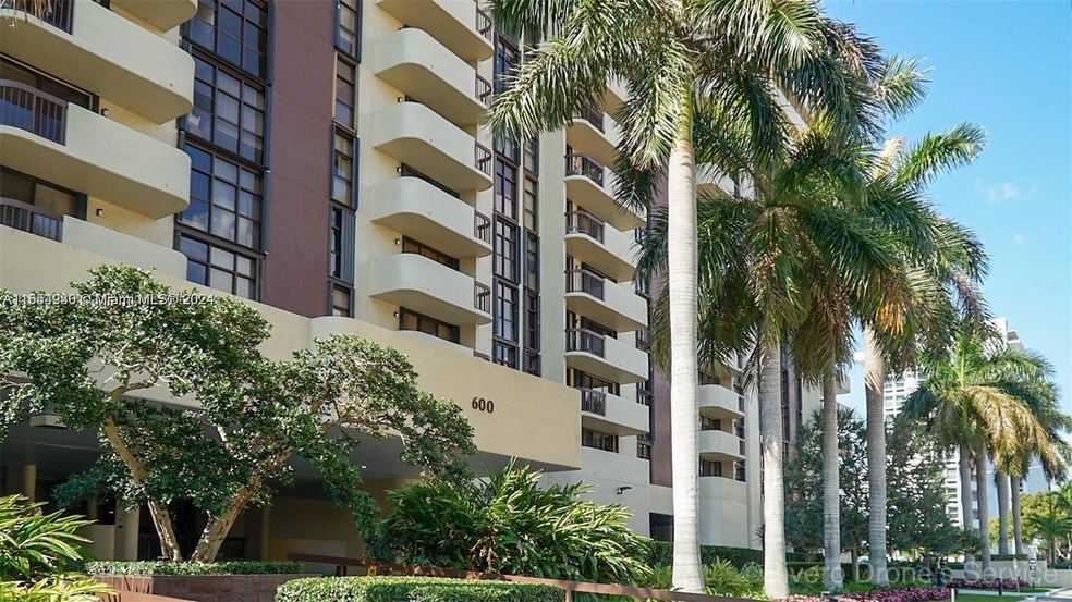 600 Biltmore Way, Unit 1014 in Coral Gables, FL - Building Photo