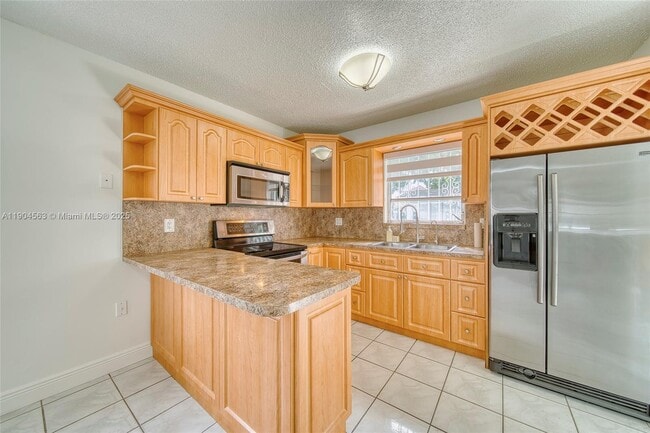 3258 NW 35th St in Miami, FL - Building Photo - Building Photo