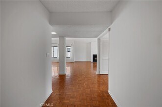 1325 Valley View Rd, Unit 308 in Glendale, CA - Building Photo - Building Photo