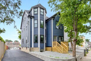 77 Winchester St in Medford, MA - Building Photo