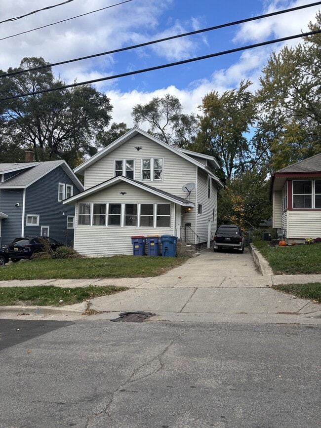 property at 231 Dickinson St SW