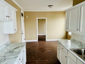 107 S Knowles Ave in New Richmond, WI - Foto de edificio - Building Photo