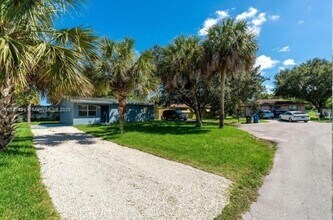 1040 NW 23rd Terrace in Fort Lauderdale, FL - Building Photo - Building Photo