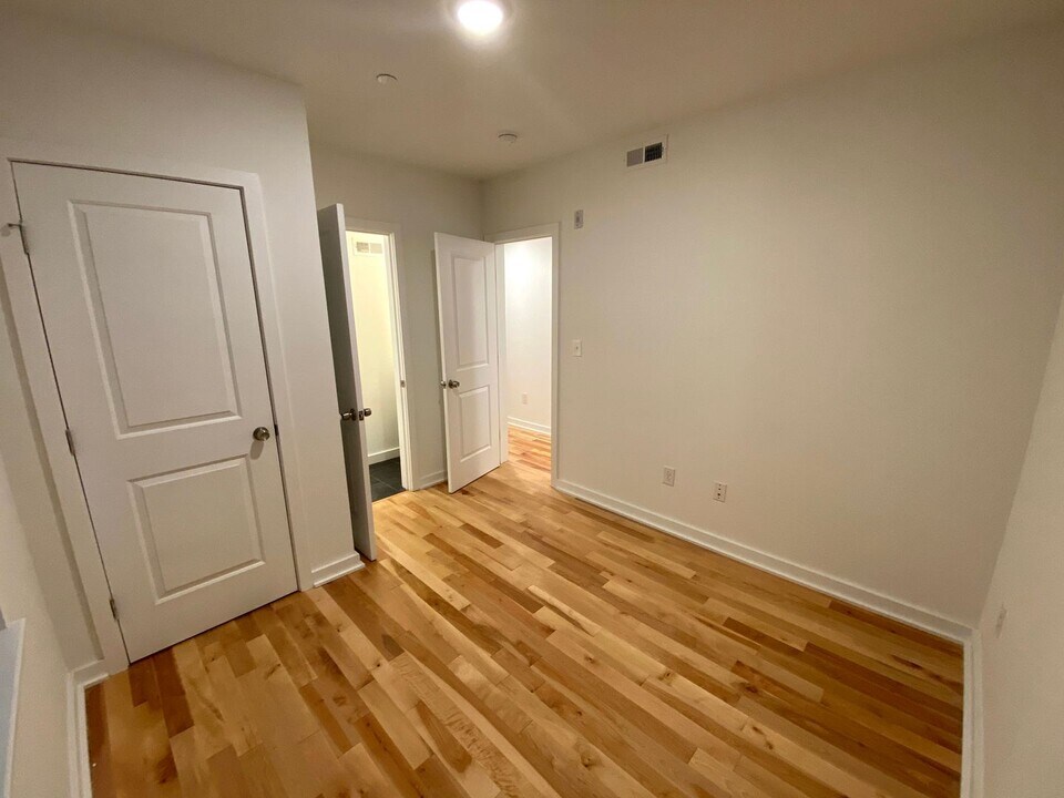 1537 Cecil B. Moore Ave in Philadelphia, PA - Building Photo