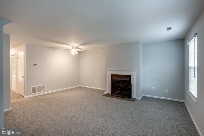 1002 Huntingdon Mews, Unit 1002 in Clementon, NJ - Foto de edificio - Building Photo