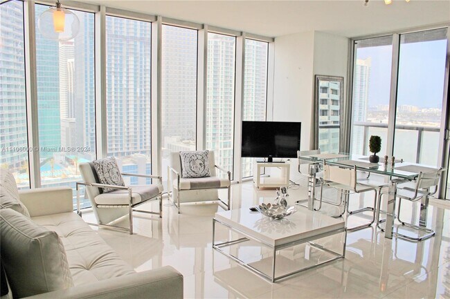 485 Brickell Ave, Unit 2602 in Miami, FL - Building Photo - Building Photo