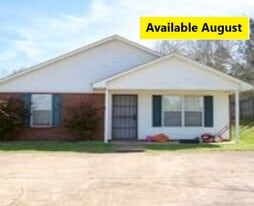 450 Beauregard Circle in Oxford, MS - Building Photo