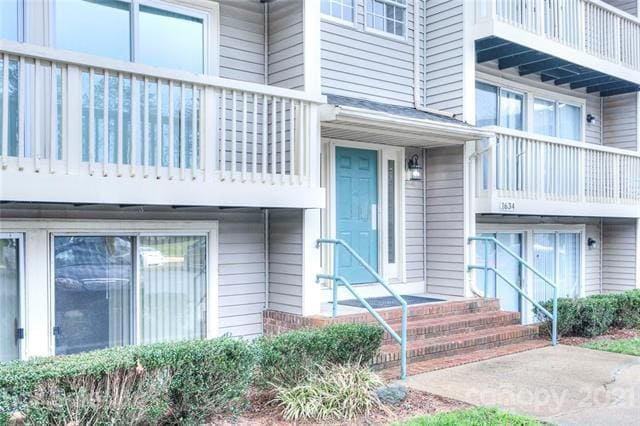 1634 Arlyn Cir, Unit D in Charlotte, NC - Building Photo - Building Photo