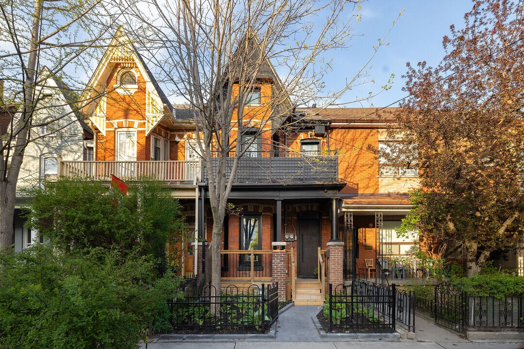 121 Major St in Toronto, ON - Building Photo