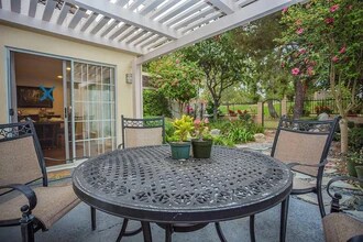 1155 Old Monrovia Rd NW in Huntsville, AL - Foto de edificio - Building Photo