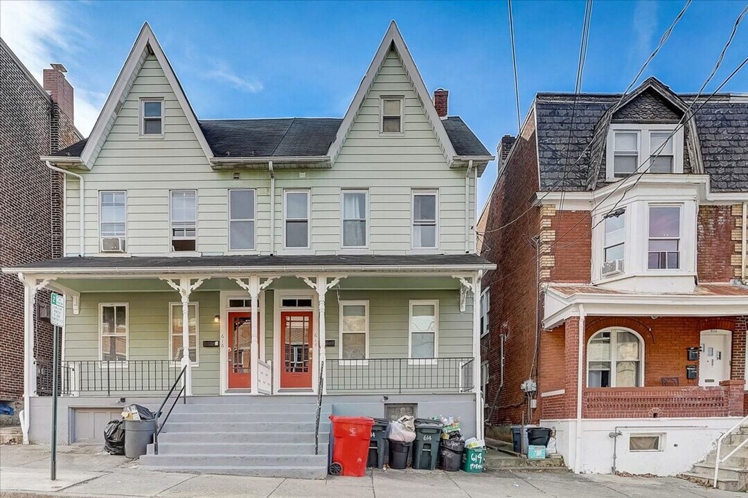 614 Pierce St in Bethlehem, PA - Building Photo