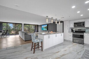 2480 Presidential Way, Unit 303 in West Palm Beach, FL - Building Photo