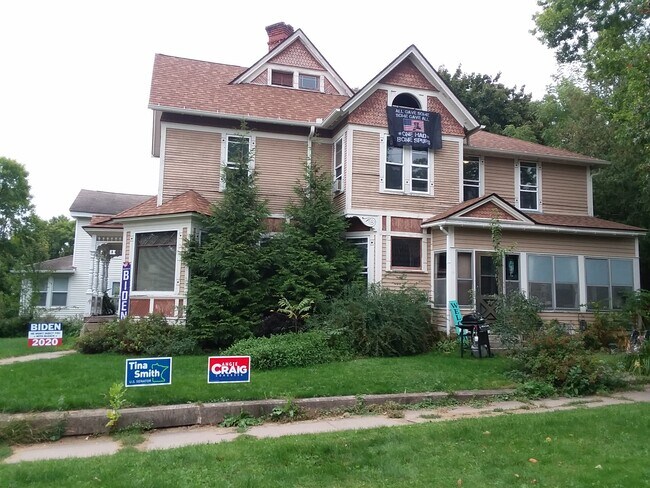 729 W 3rd St, Unit Aptc in Red Wing, MN - Foto de edificio - Building Photo