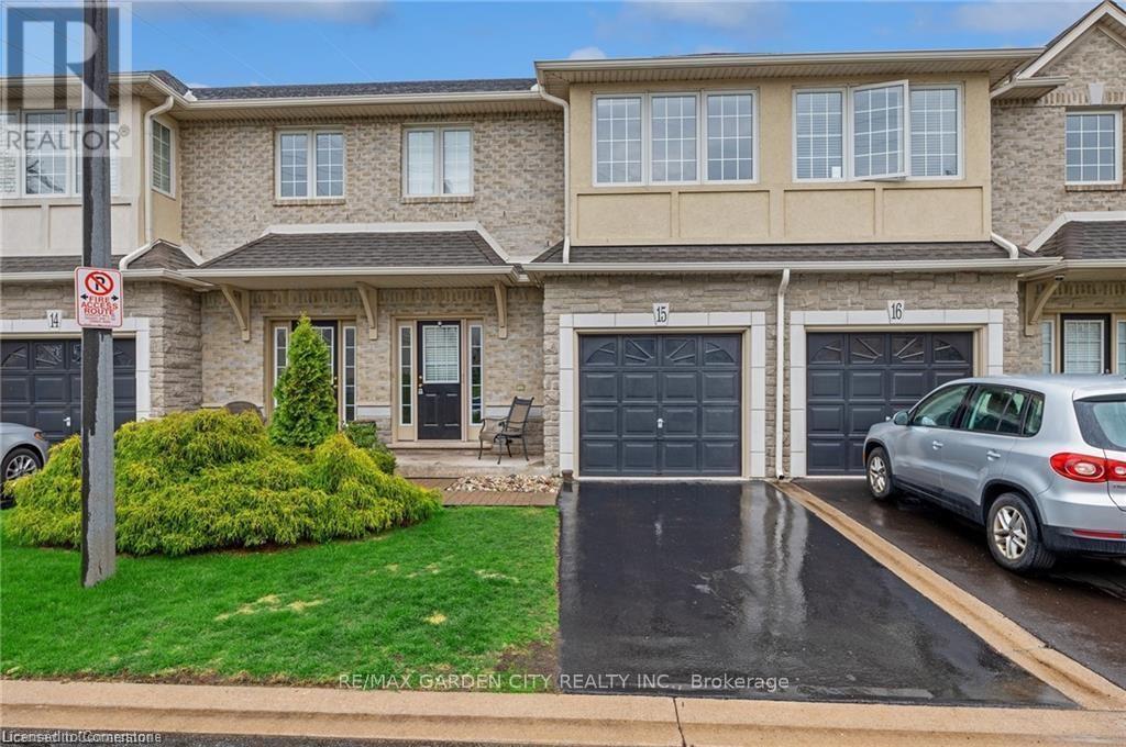 1375 Stephenson Dr in Burlington, ON - Building Photo