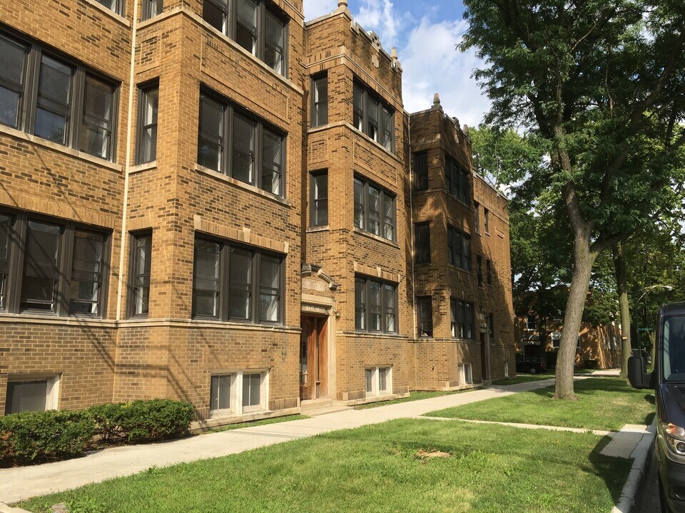 2440 W North Shore Ave, Unit 2 in Chicago, IL - Foto de edificio