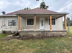 810 N 12th St in Collinsville, OK - Building Photo