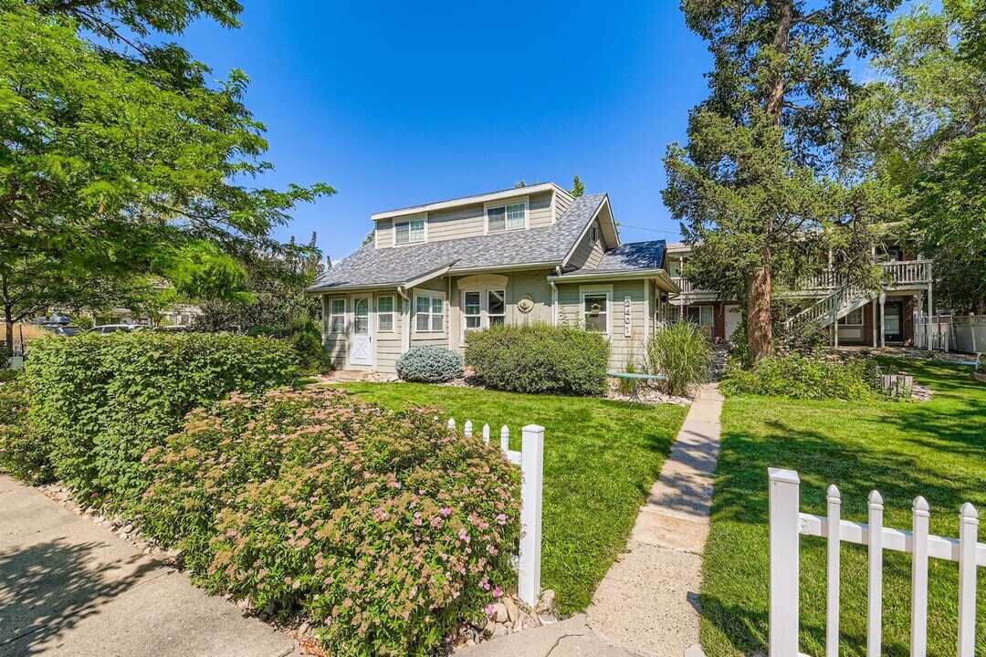 2401 Walnut St in Boulder, CO - Foto de edificio