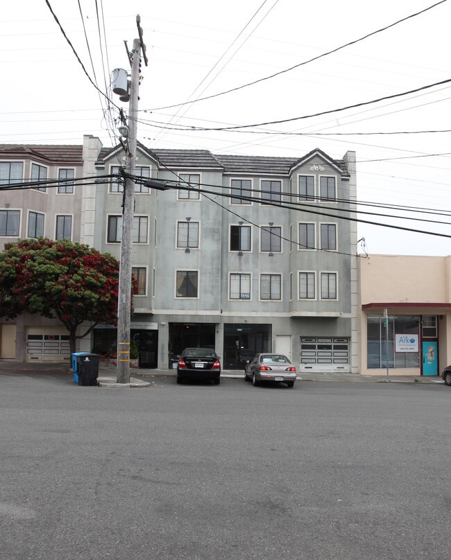 3129-3131 Vicente St in San Francisco, CA - Building Photo - Building Photo