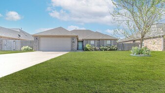 3705 SW High Point Ave in Bentonville, AR - Building Photo