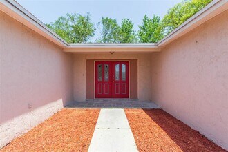 8253 Redfield Dr in Port Richey, FL - Building Photo - Building Photo