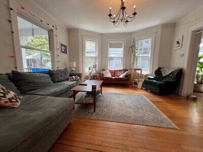 15 Kenwood St, Unit 1 in Brookline, MA - Foto de edificio - Building Photo