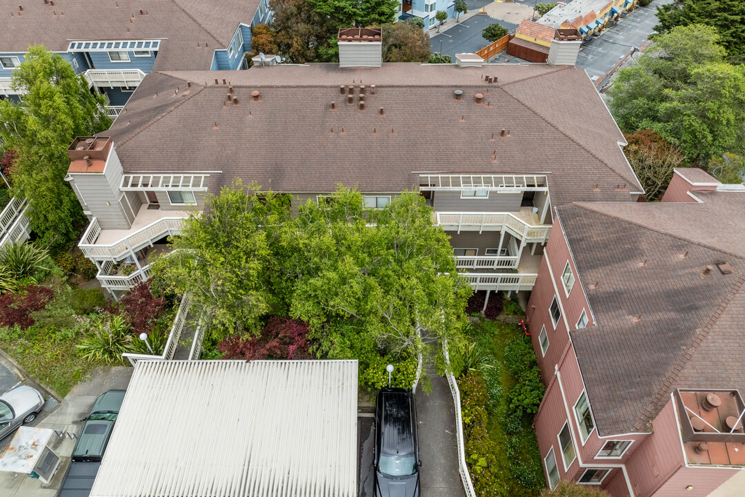 Saddleback in Daly City, CA - Foto de edificio